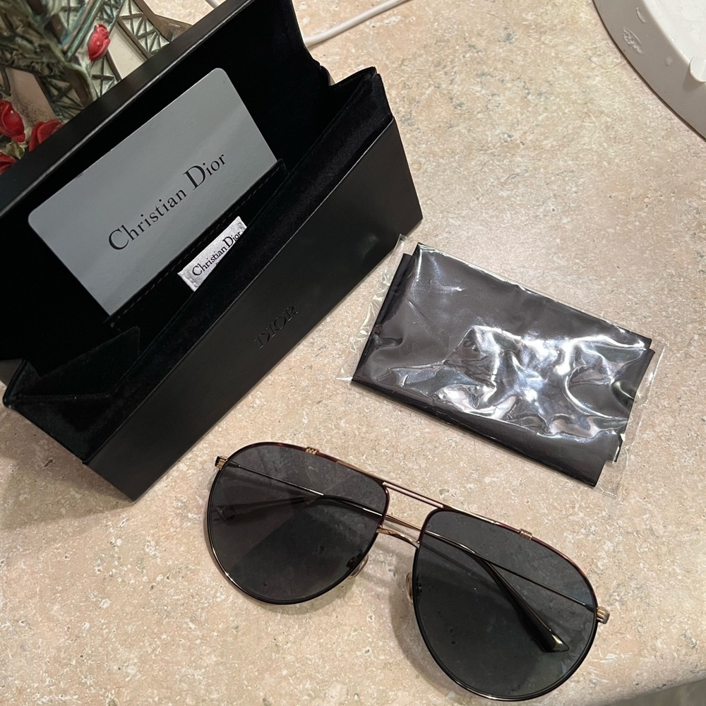 Christian Dior Sunglasses 🕶️ Unisex